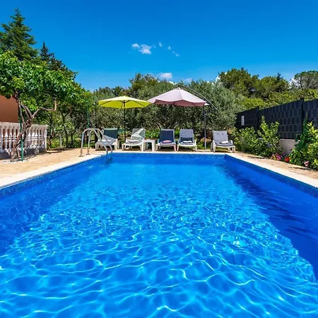 Beautiful In W/ Outdoor Swimming Pool And 2 Bedrooms Vikendica Zadar