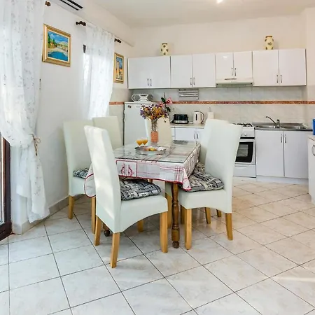 Vikendica Beautiful In W/ Outdoor Swimming Pool And 2 Bedrooms Zadar