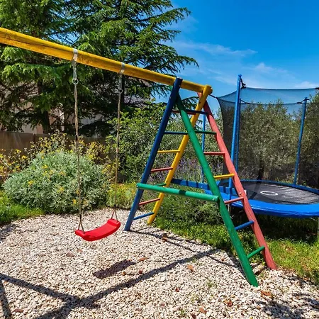 Vikendica Beautiful In W/ Outdoor Swimming Pool And 2 Bedrooms *