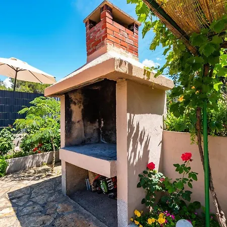 Beautiful In W/ Outdoor Swimming Pool And 2 Bedrooms Zadar