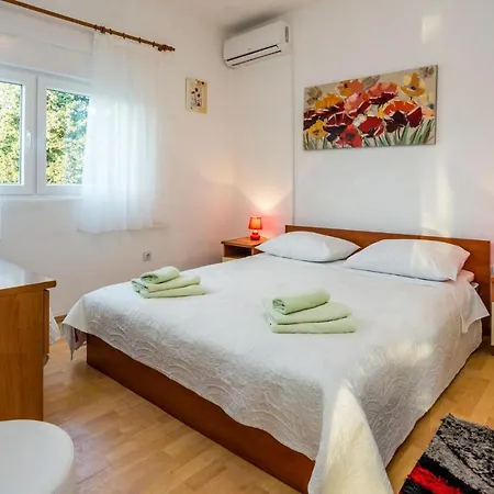 Beautiful In W/ Outdoor Swimming Pool And 2 Bedrooms