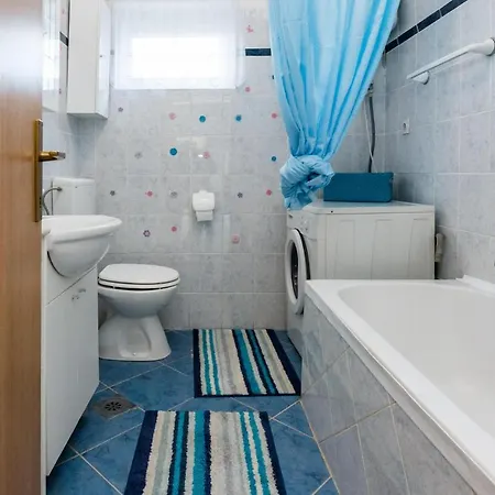 Vikendica Beautiful In W/ Outdoor Swimming Pool And 2 Bedrooms Zadar